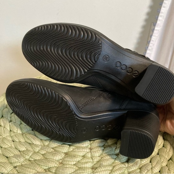 NWOB Ecco Leann Matte Black Buckle Leather Moto Heel Ankle Boots - Picture 9 of 9